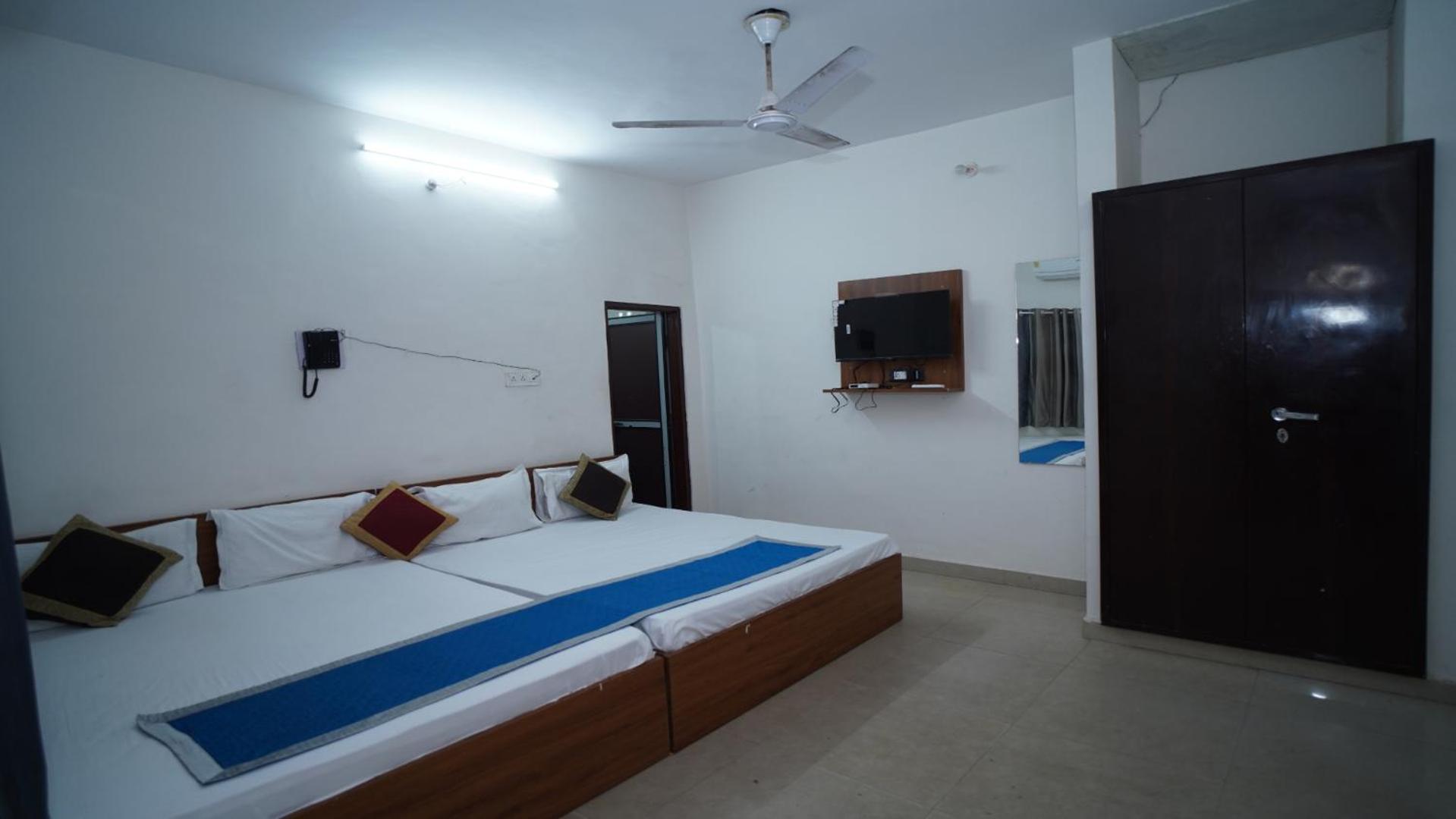 Hotel Apoorv - Near Jaipur Railway Station 객실 사진